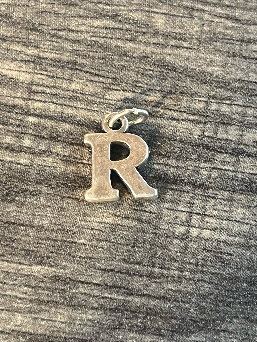 Silver 'R' Initial Charm Pendant. Sterling 925.